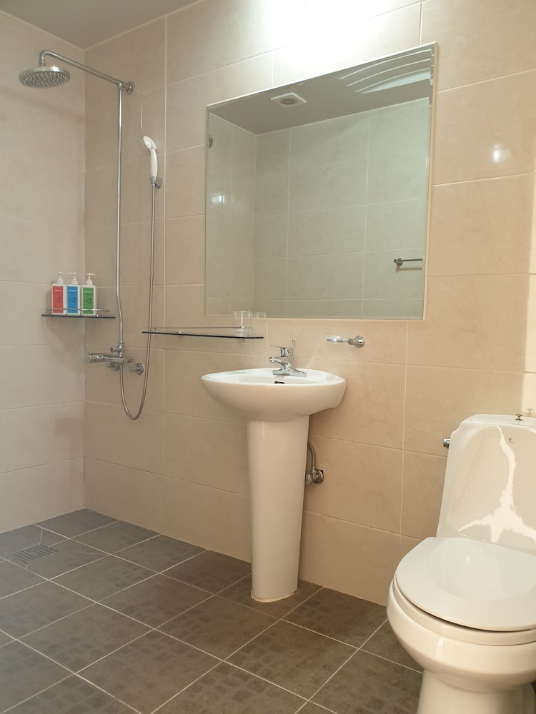 Standard Room (KRW10,000 surcharge for extra bedding) photo 3