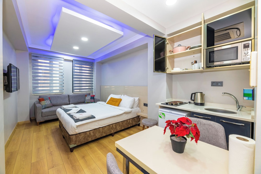 E) Junior Suite photo 1