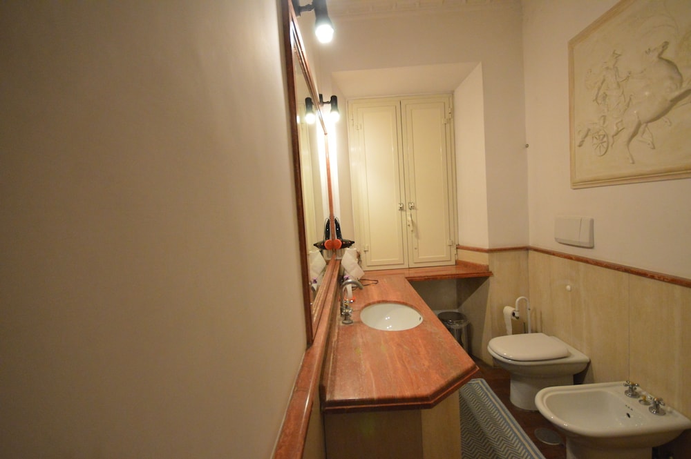 Classic Double Room, Private Bathroom thumbnail 5