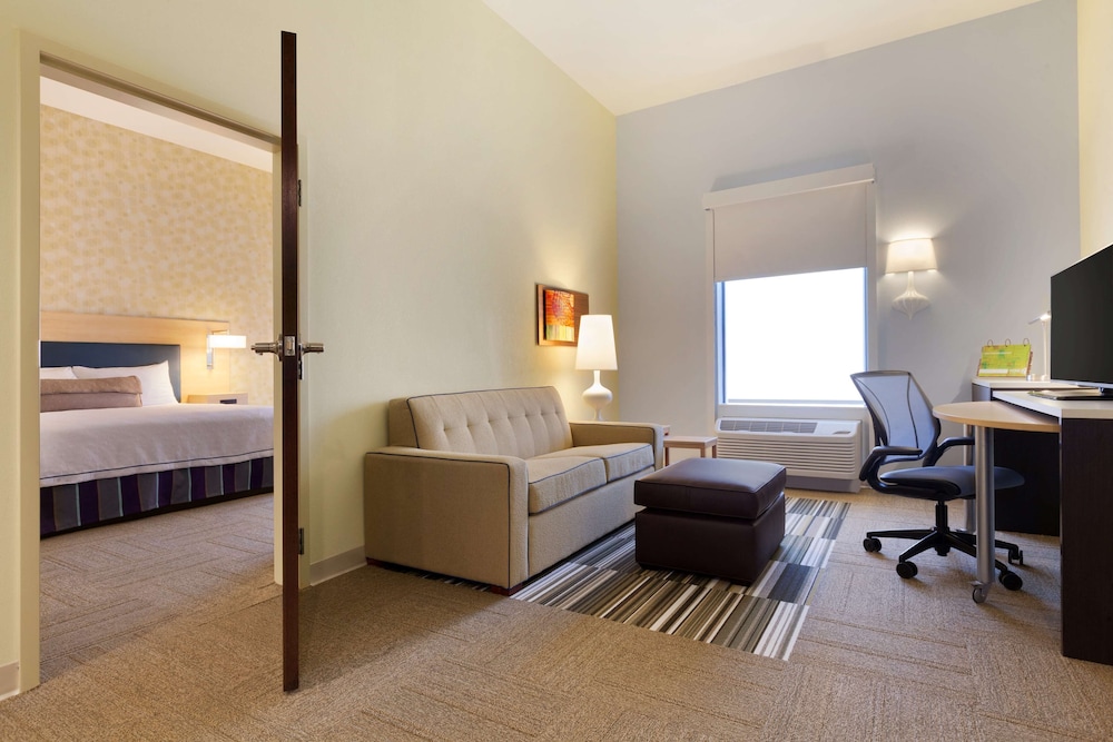 Suite, 1 King Bed, Accessible, Bathtub photo 1