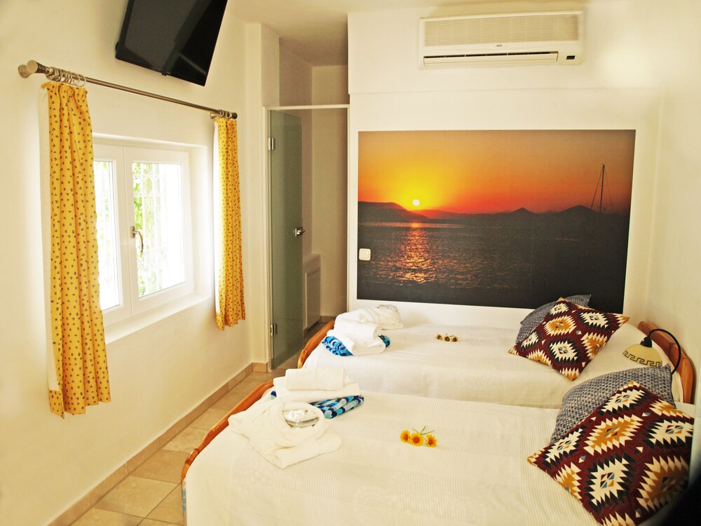 Classic House, 2 Bedrooms, Patio, Partial Ocean View photo 3