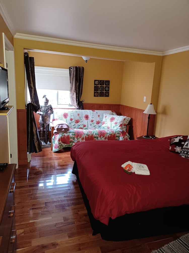 Family Room, 1 Queen Bed with Sofa bed photo 1