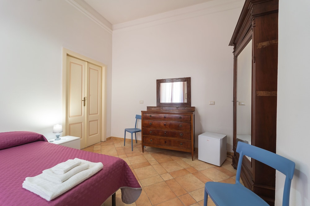 Classic Double Room, Private Bathroom, City View (Retro3) photo 3