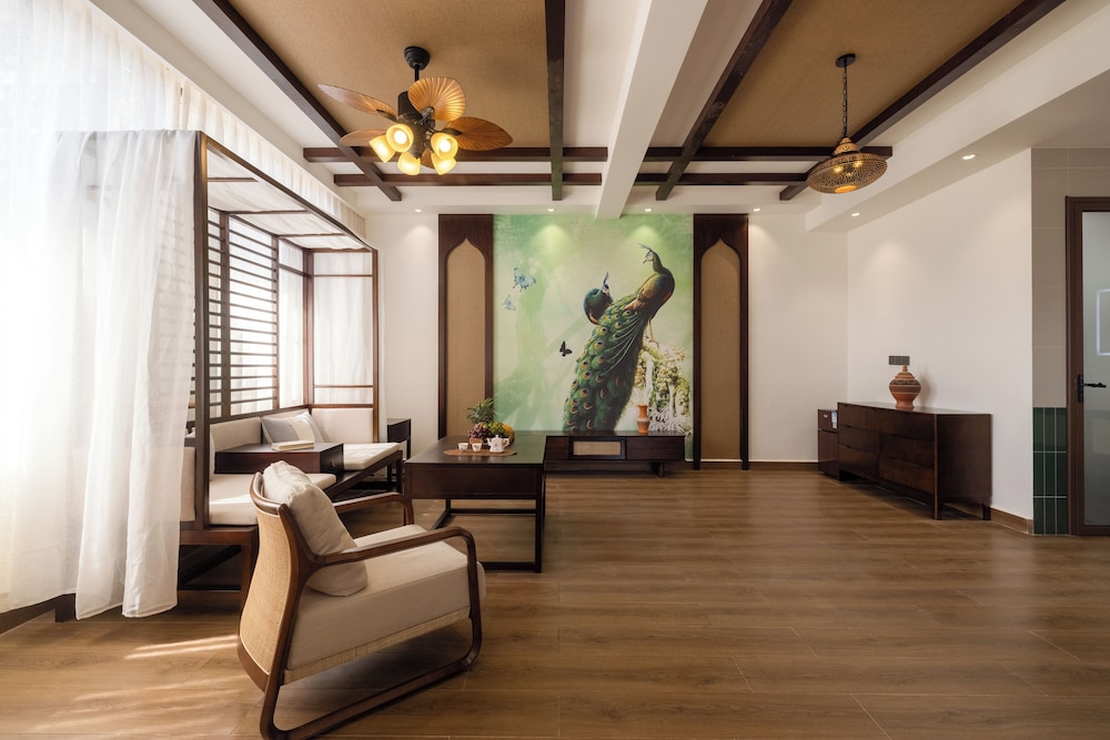 Family Suite, Balcony, Mountain View