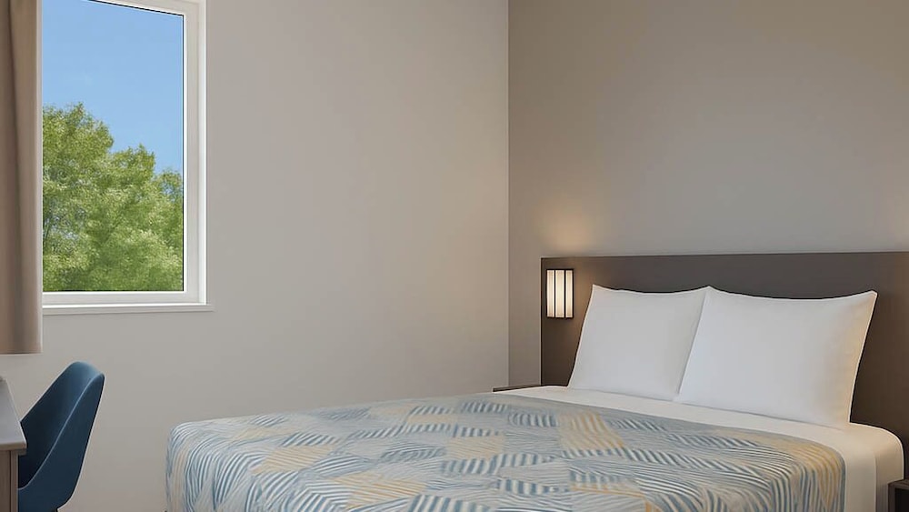 Premium Double Room, 1 Queen Bed, Non Smoking, Refrigerator photo 2