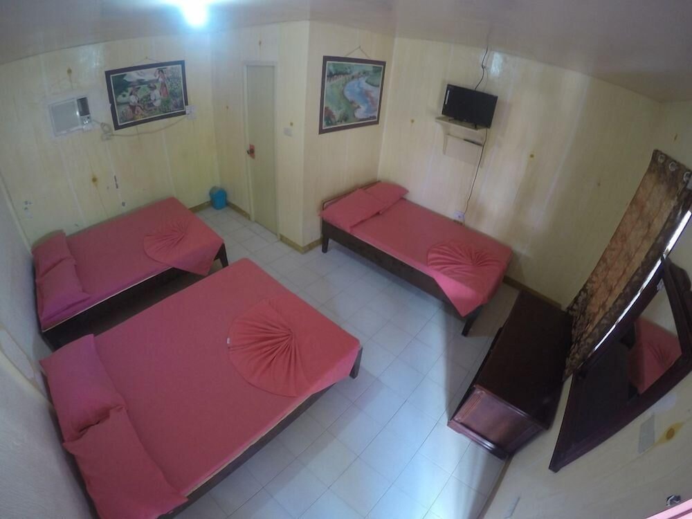 Economy Room, Multiple Beds, Balcony, Partial Sea View photo 3