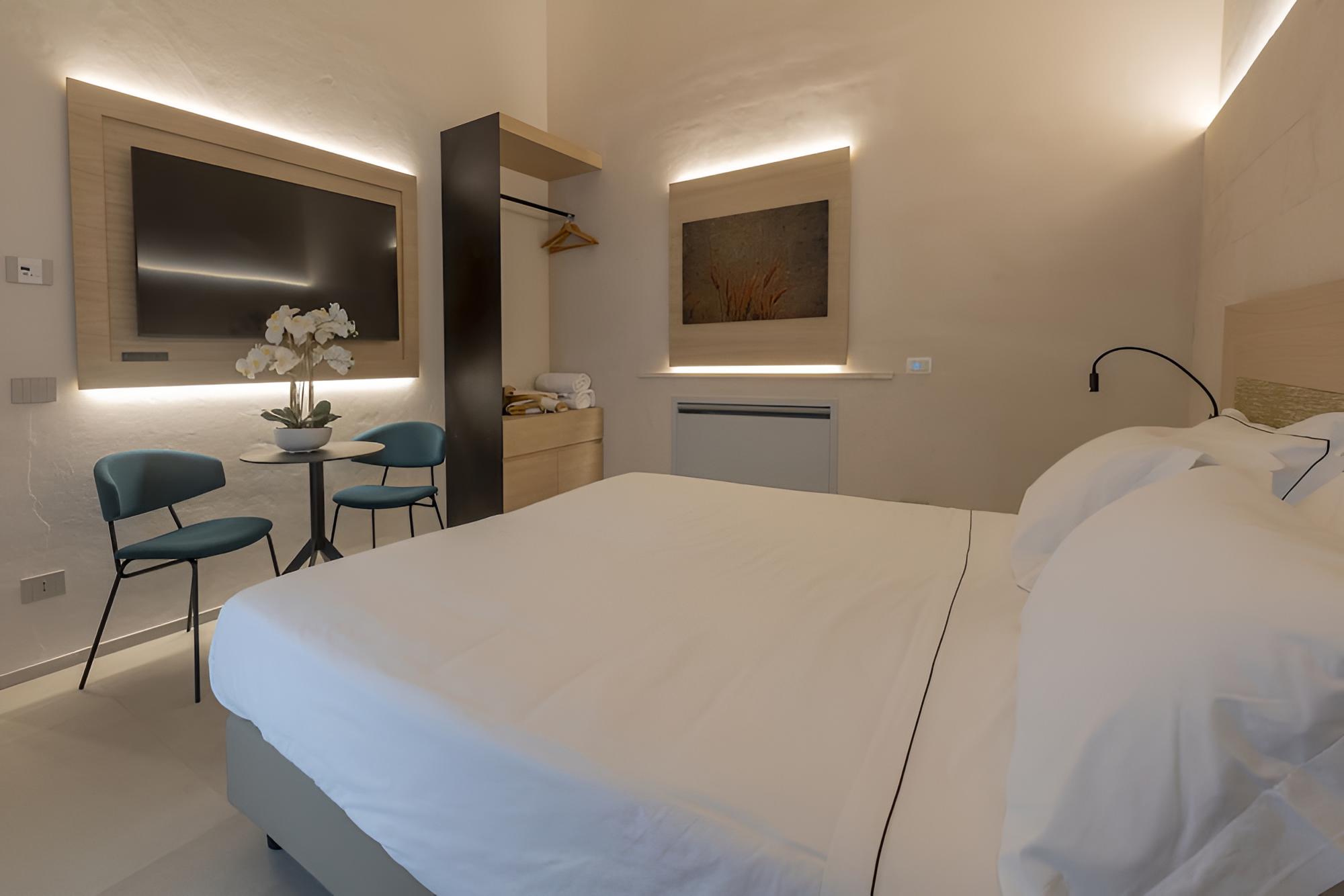 Grand Suite, 1 Queen Bed with Sofa bed, Kitchenette, Partial Sea View photo 1