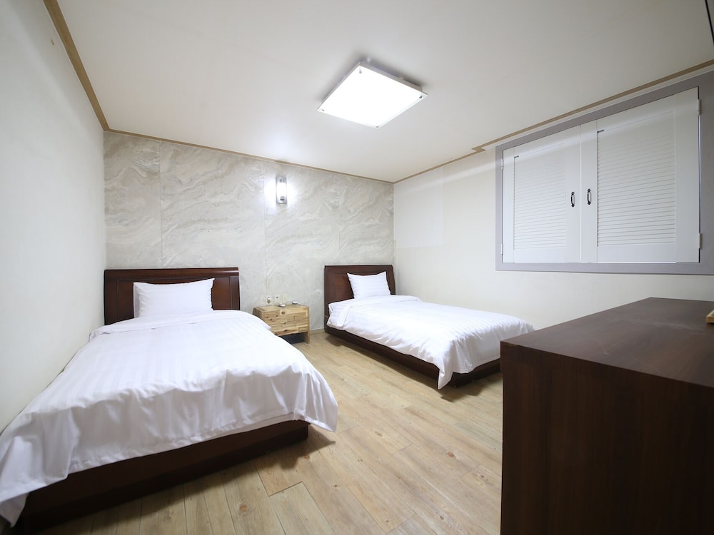 Deluxe Twin Room photo 3