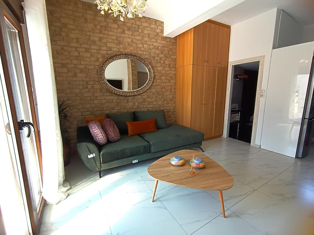 Apartment, Smoking photo 2