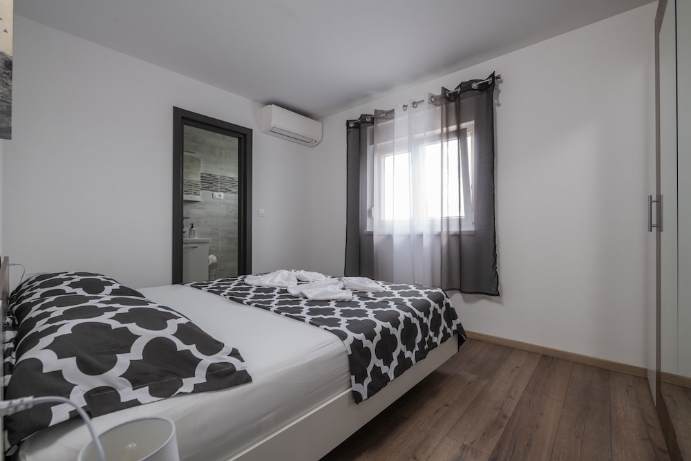 Apartment, 3 Bedrooms, Balcony, Garden View photo 2