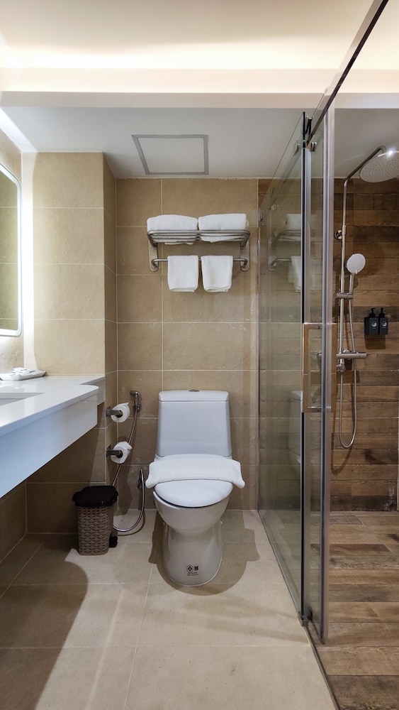 Suite, 2 Bedrooms - Photo 6