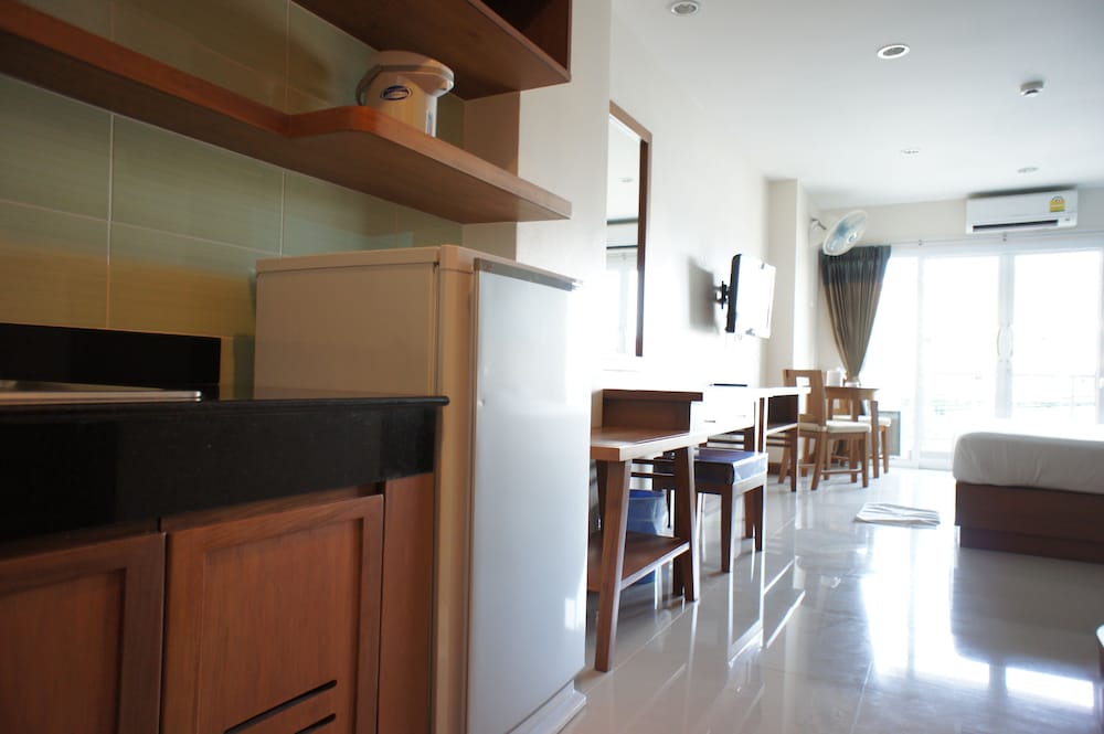 Deluxe Room with Bathtub photo 2
