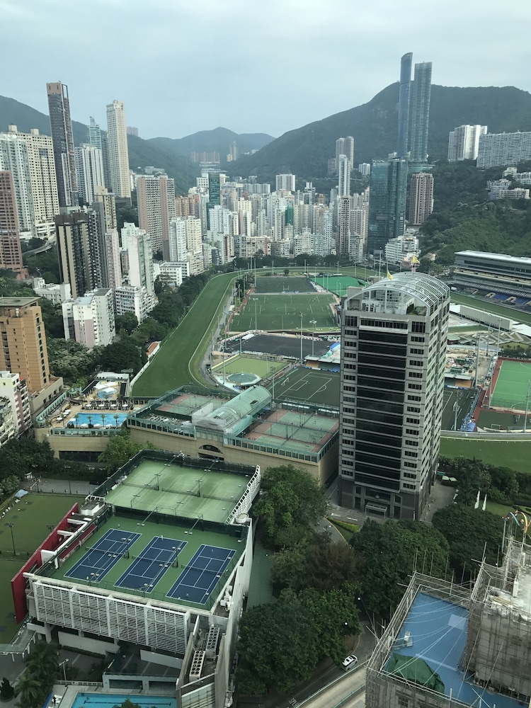 Deluxe City View Queen Room
