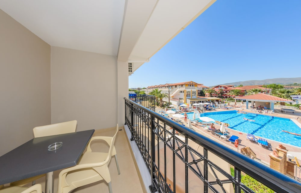 Standard Double or Twin Room, Pool View - Photo 9