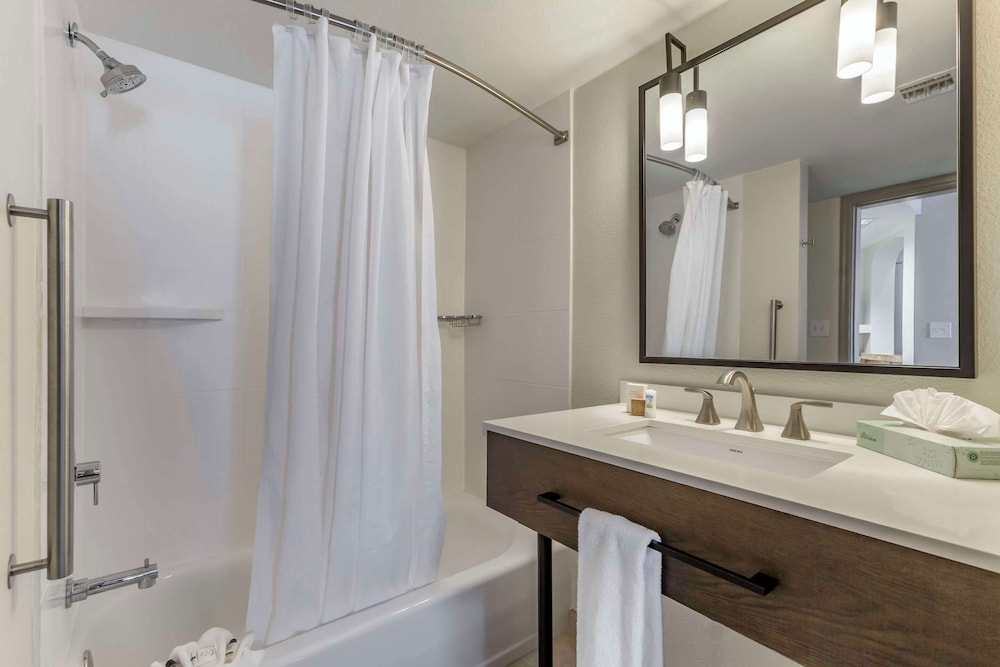 Suite, 2 Double Beds, Sofa, Wet Bar, Non-Smoking photo 2