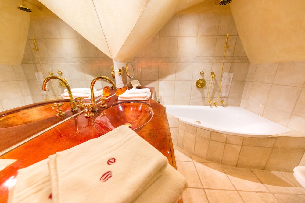 Deluxe Double Room - Photo 7