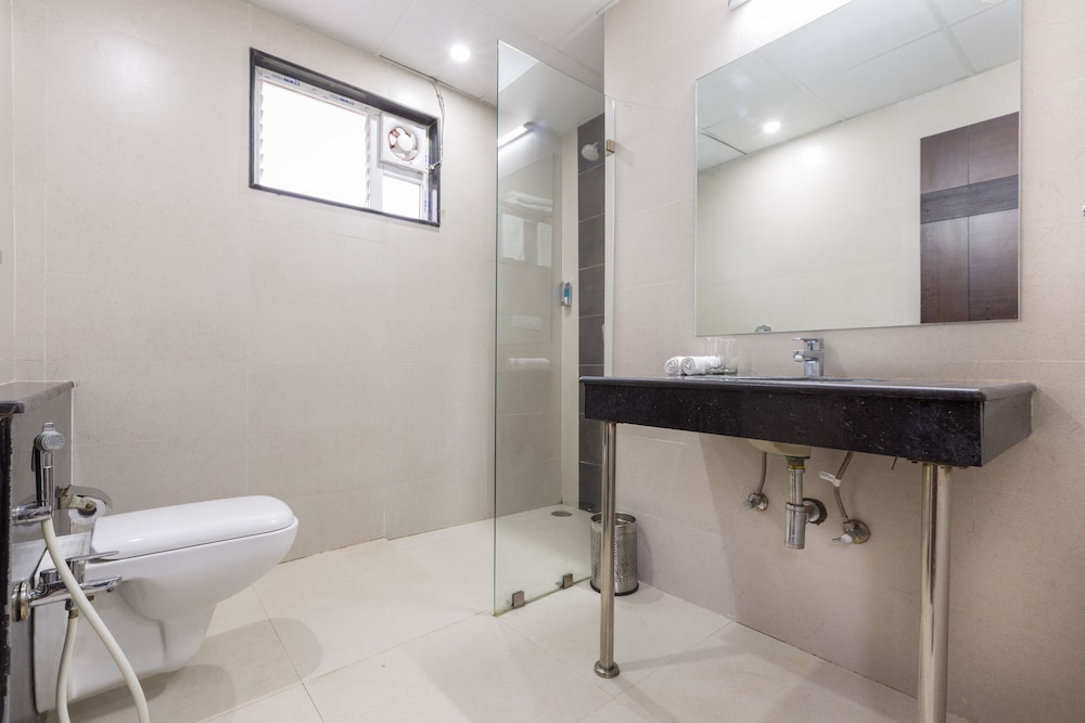 Standard Double Room, 1 King Bed photo 2