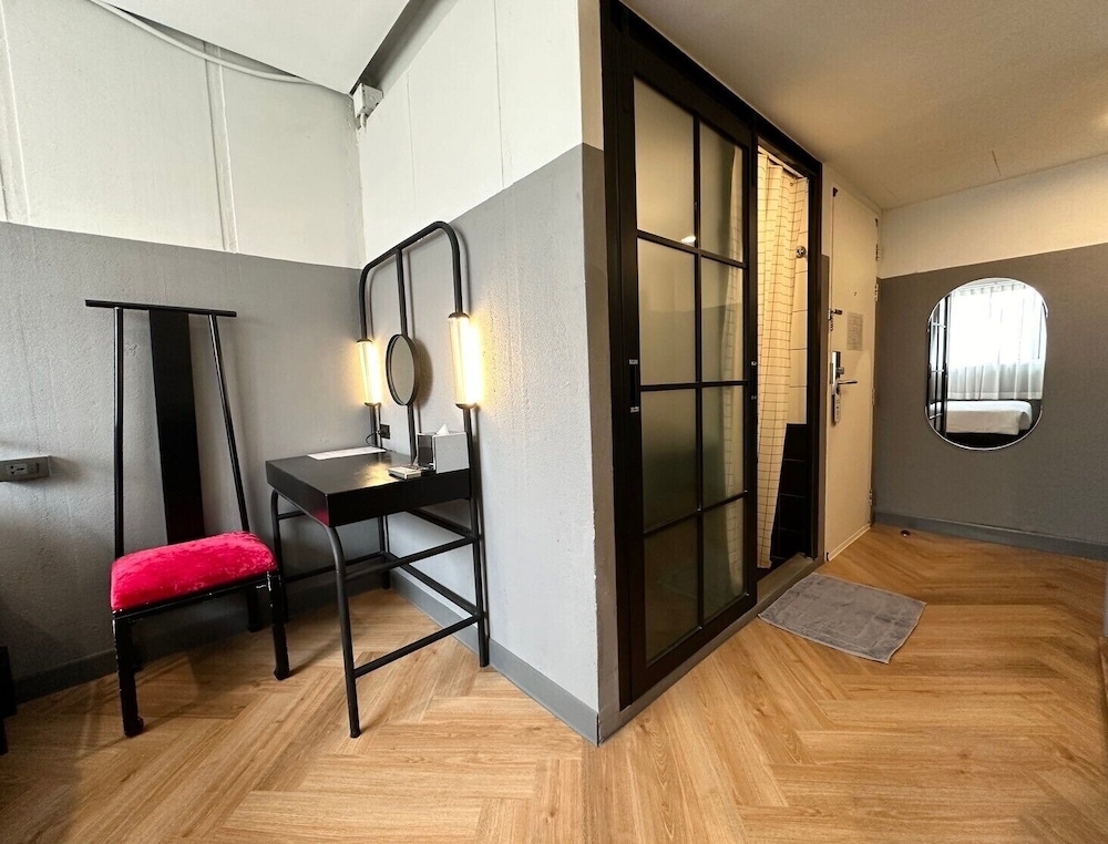 Standard Double Room, 1 Queen Bed, Non Smoking, Private Bathroom photo 2