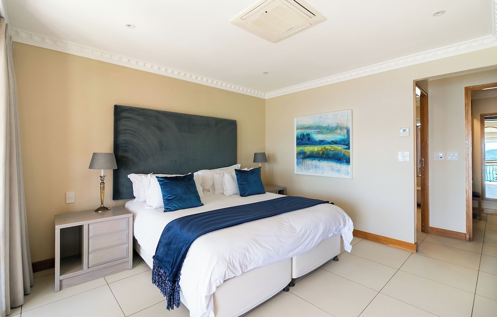 Executive Penthouse, 1 King Bed, Lagoon View photo 2
