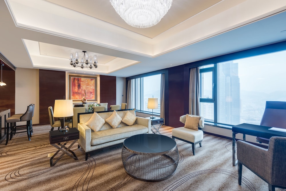 Suite, 1 Bedroom (with Living and Dining Area)