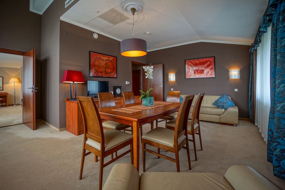 Family Room - Photo 8
