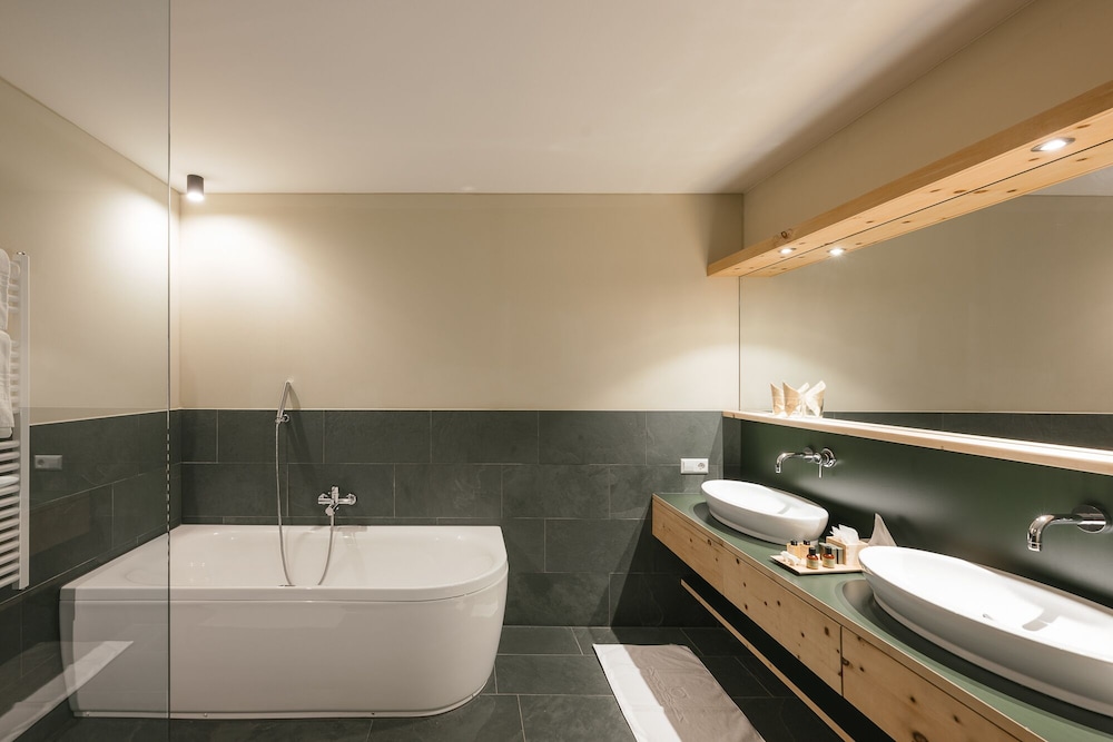 Superior Suite, Mountain View photo 3