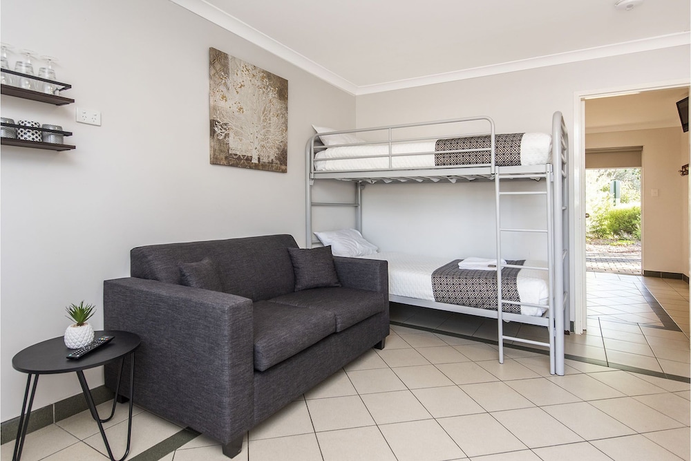 Chalet, 1 Bedroom, Non Smoking, Kitchenette (Non Pet Friendly) photo 2
