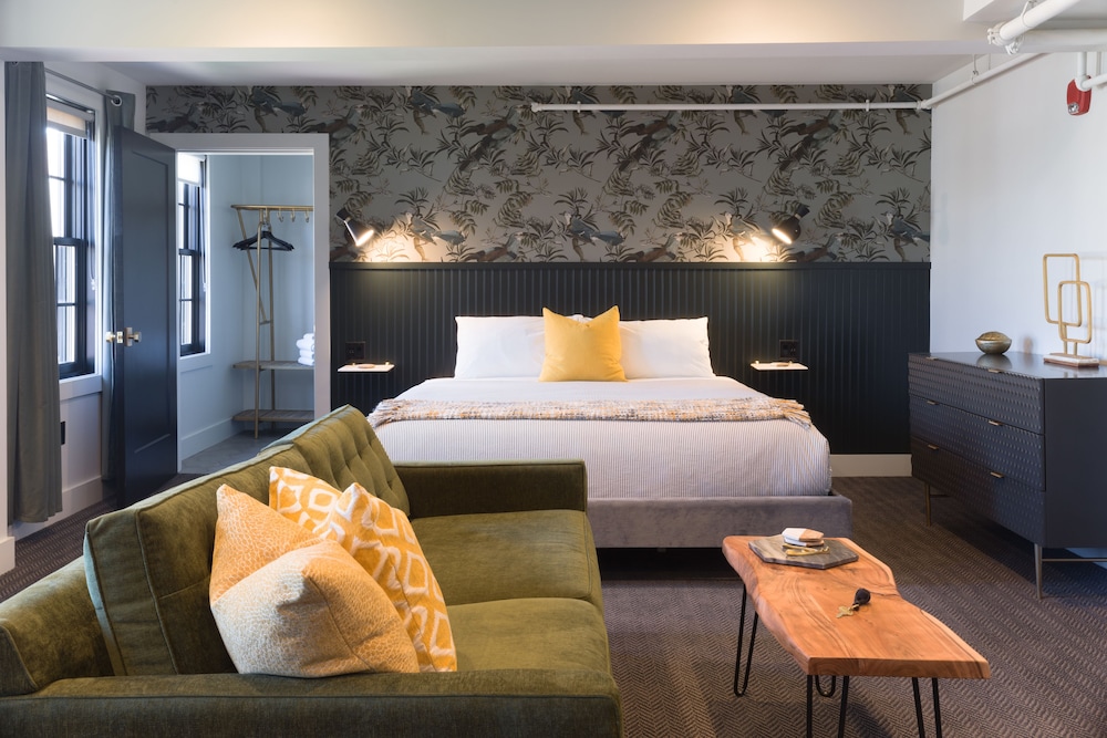 Superior Studio, 1 King Bed, Non Smoking, Kitchenette photo 1