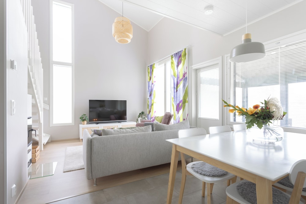 Superior Apartment, 3 Bedrooms, Fireplace, Partial Lake View photo 1