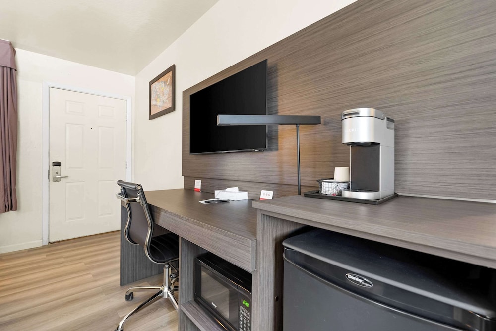 Room, 2 Double Beds, Non Smoking (Efficiency) - Photo 1