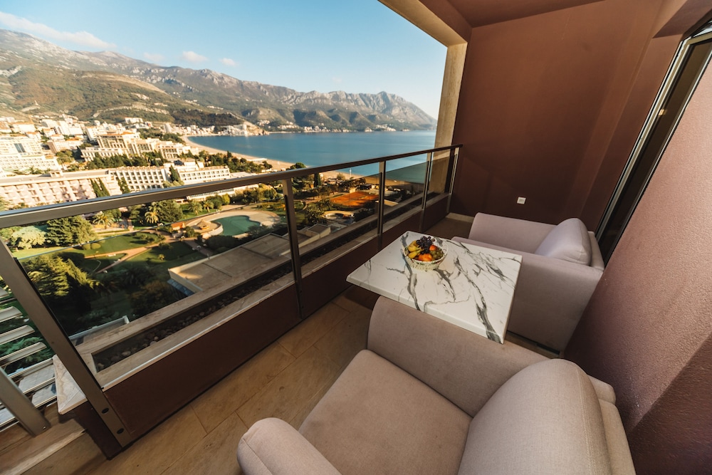 Luxury Apartment, Sea View