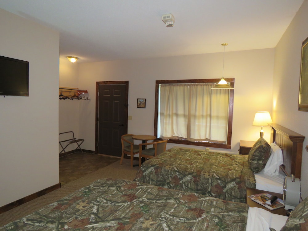 Double Room, 2 Double Beds, Kitchen, Ground Floor photo 2