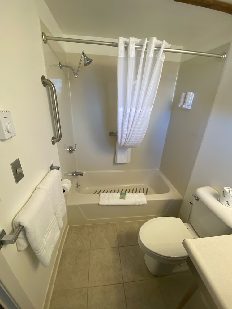 Standard Room, 2 Queen Beds, Non Smoking, Fireplace - Photo 3