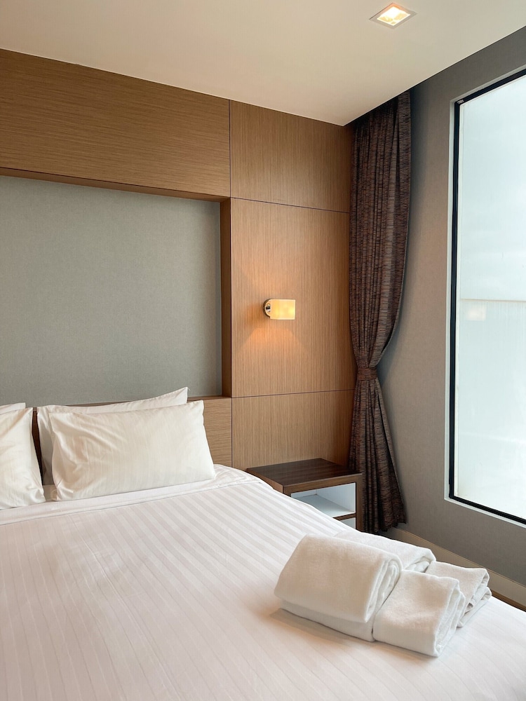 Deluxe Room - Photo 5