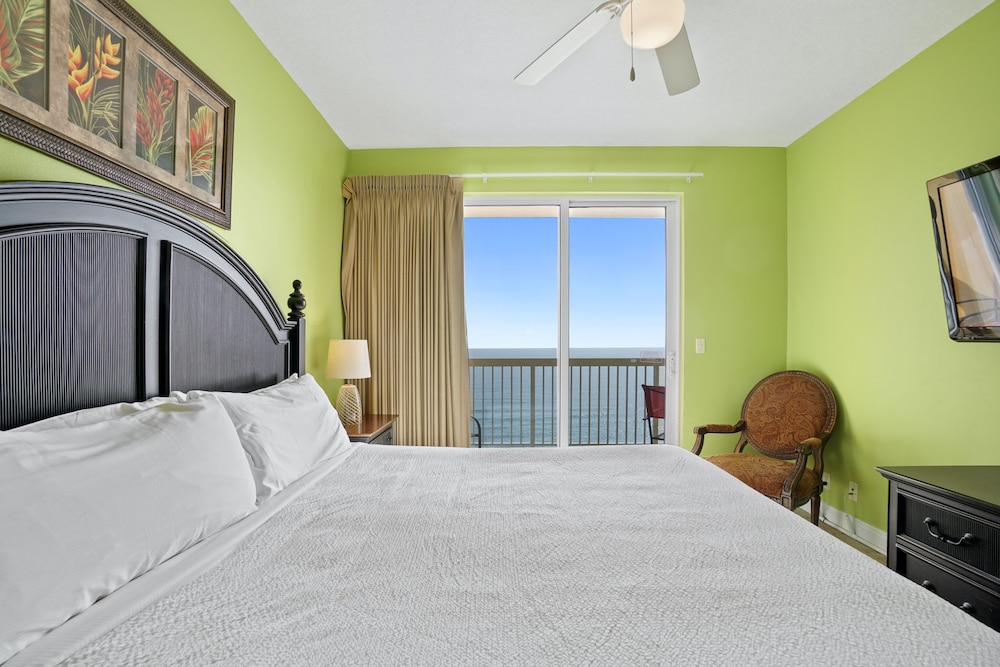 Condo, 3 Bedrooms, Sea View (1904E)