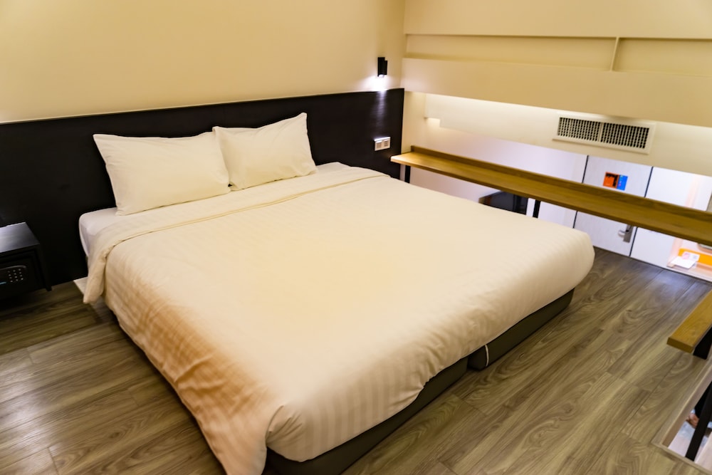 Duplex, 1 King Bed photo 3