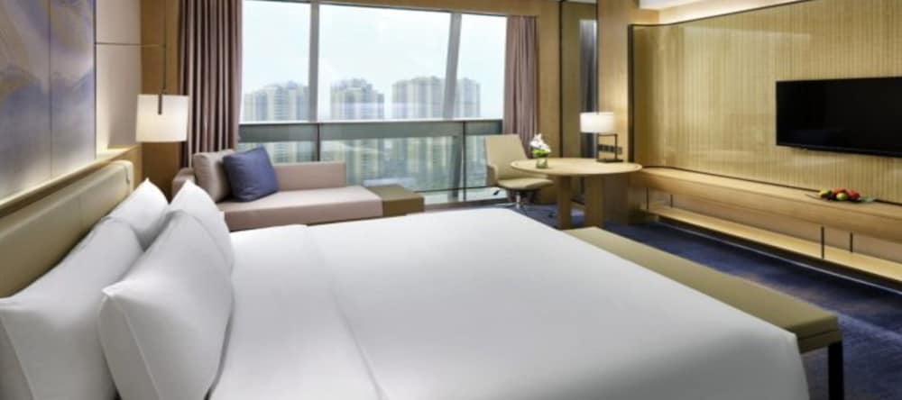 Deluxe King Room - Photo 1