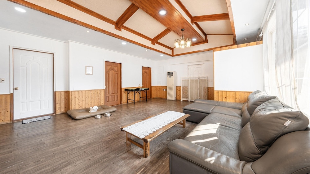 Basic Room, 3 Bedrooms (JJ dokchae Stay(Camping Zone/BBQ))