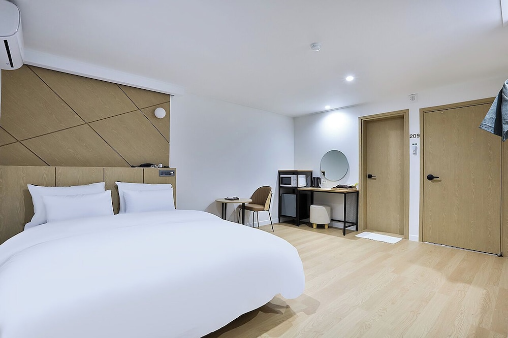 Basic Double Room, City View photo 2
