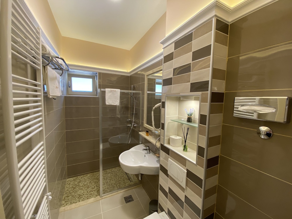 Superior Double or Twin Room - Photo 2