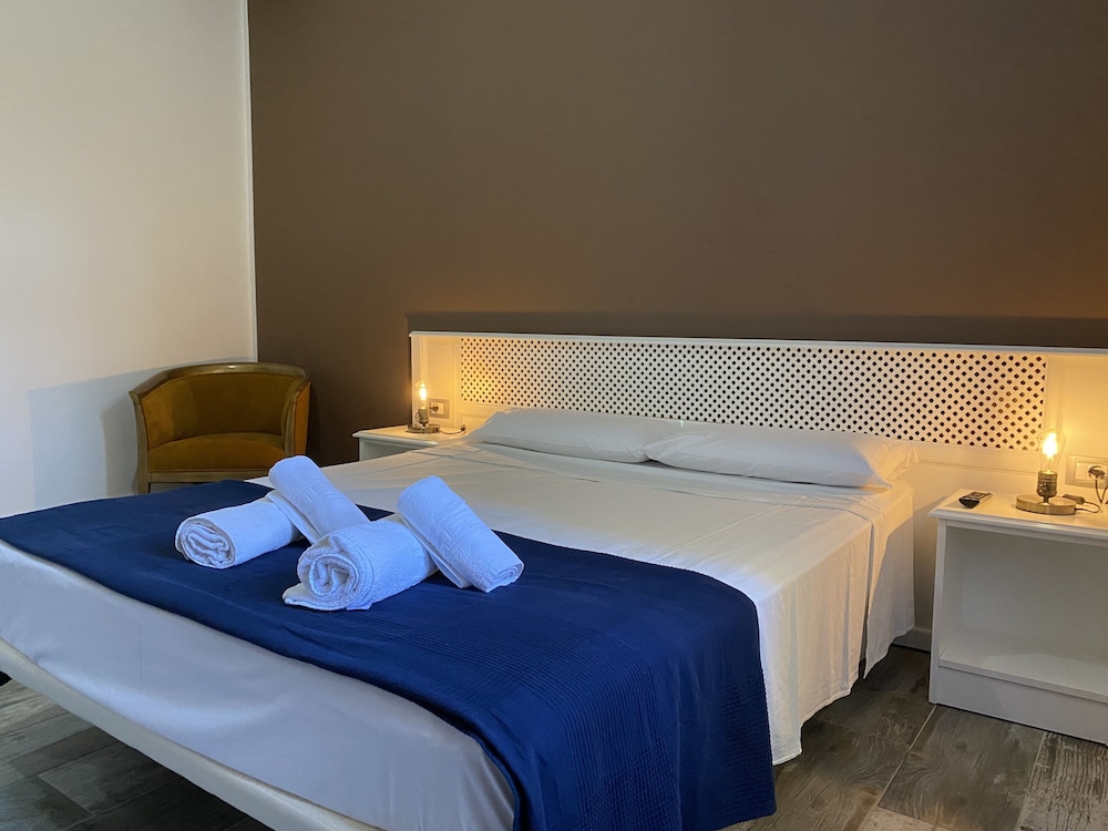 Deluxe Double or Twin Room photo 2