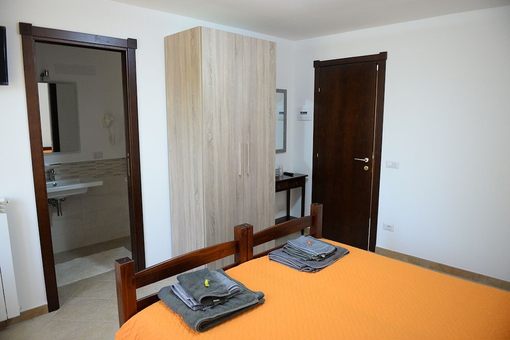 Double or Twin Room - Photo 3