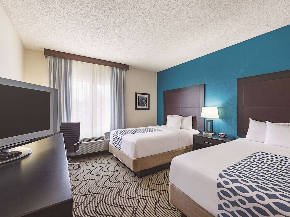 Room, 2 Queen Beds (Mobility Accessible, No Pets) - Photo 3