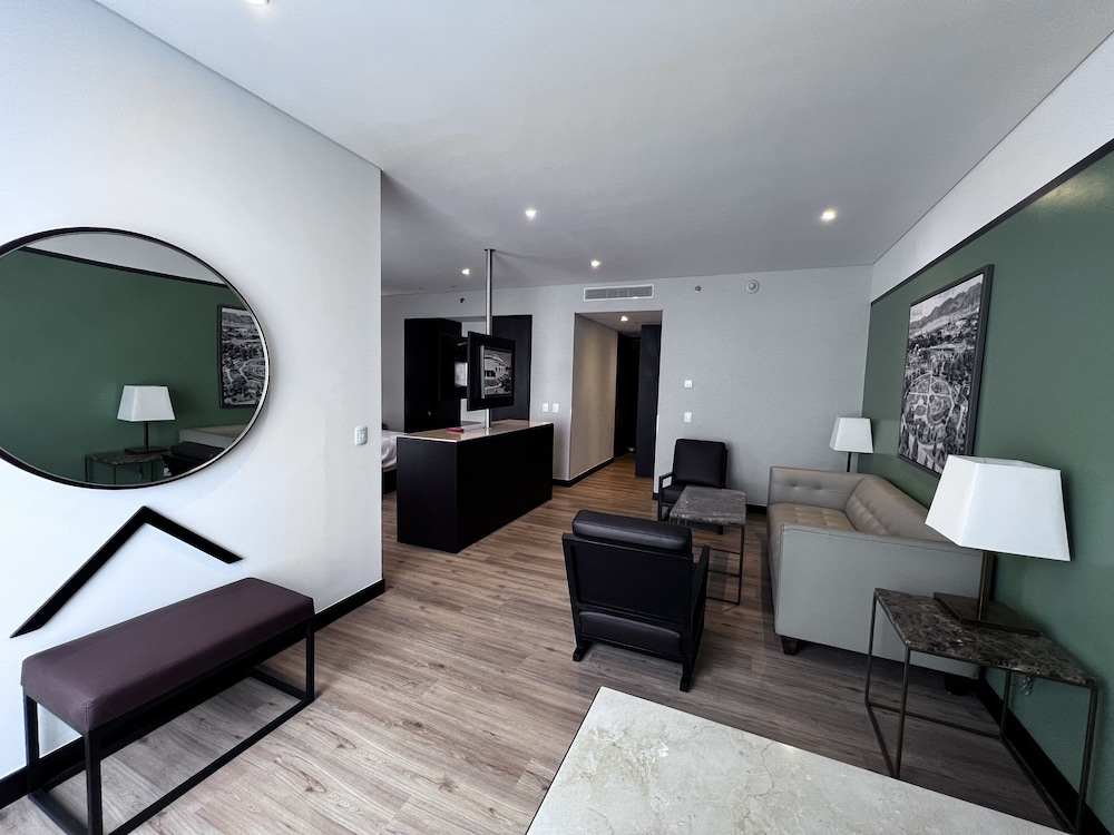 Suite, 1 King Bed photo 2