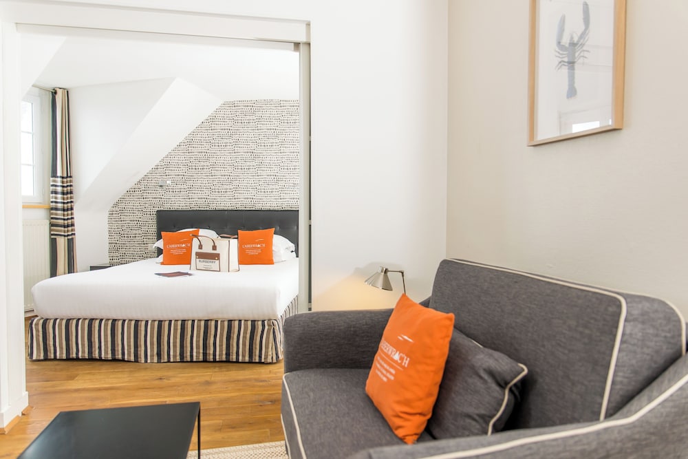 Junior Room, 1 King Bed with Sofa bed, Pets Allowed, Sea View