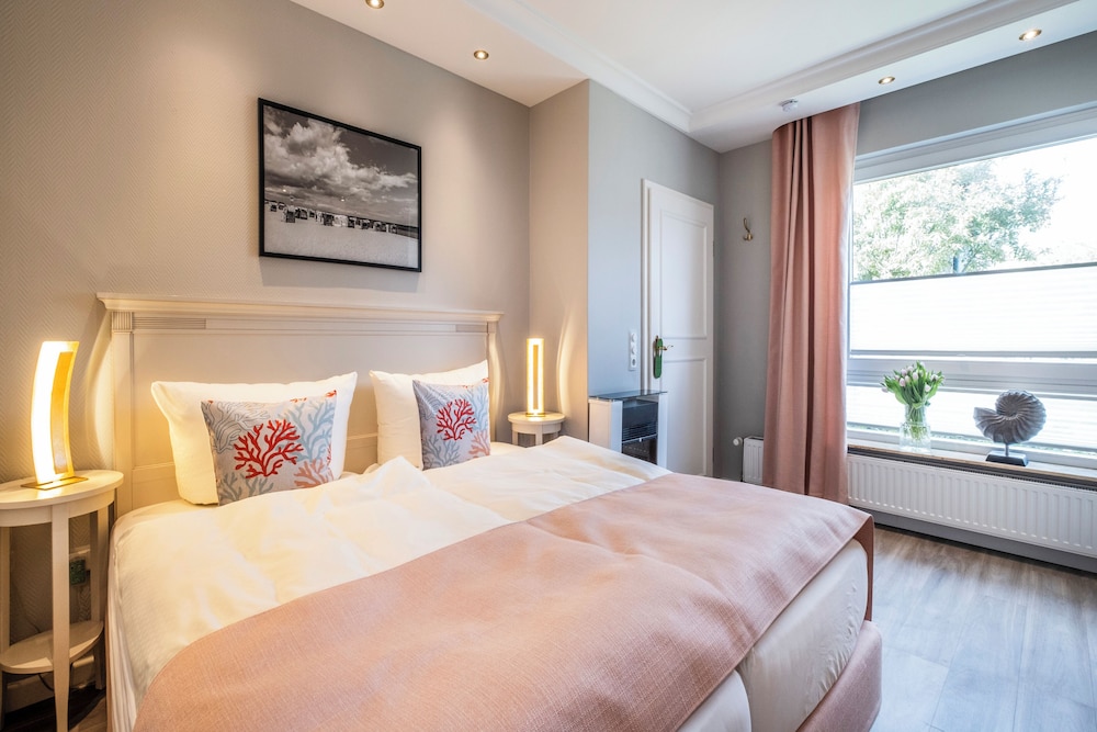 Standard Studio (250m from the beach)