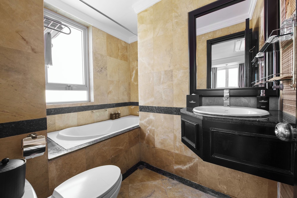 Family Suite (French Wing) - Photo 11