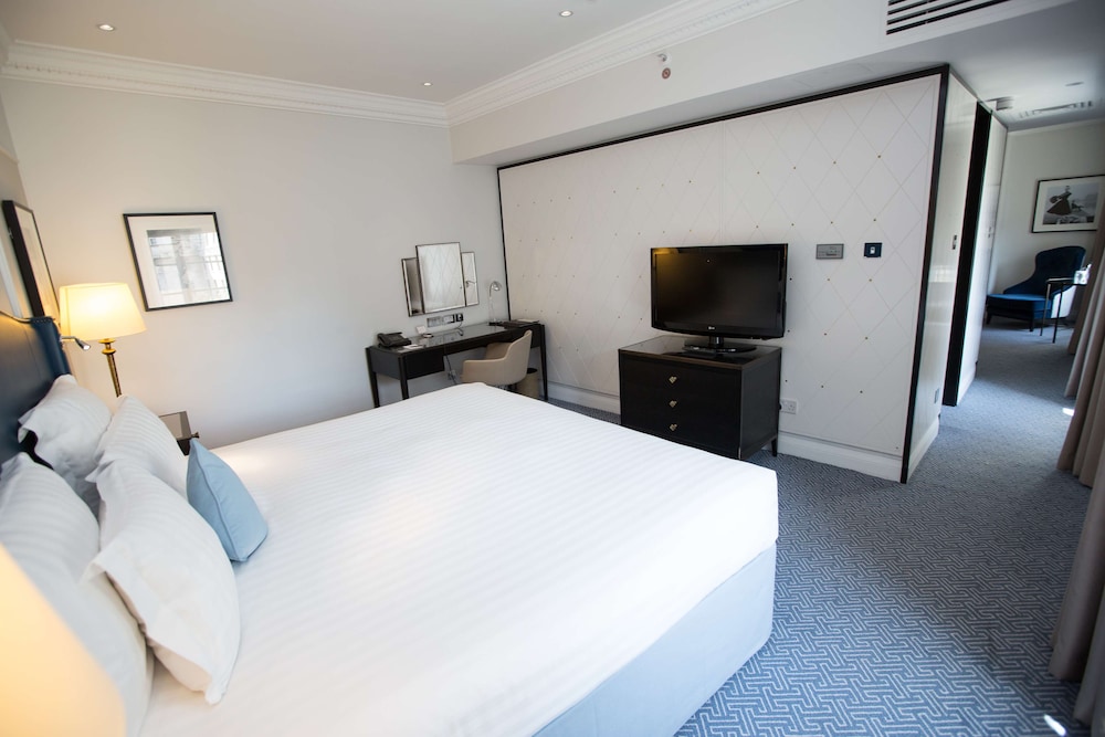 Executive Suite, 1 King Bed (Lounge Access) thumbnail 6