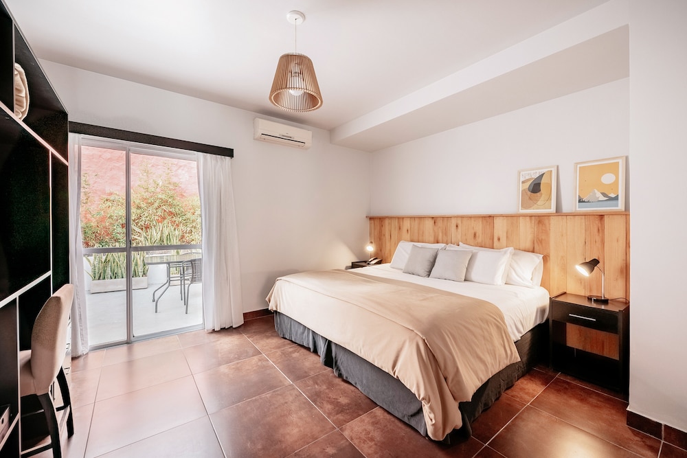 Room, Garden View