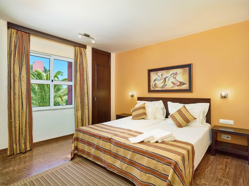 Suite, Partial Sea View photo 1